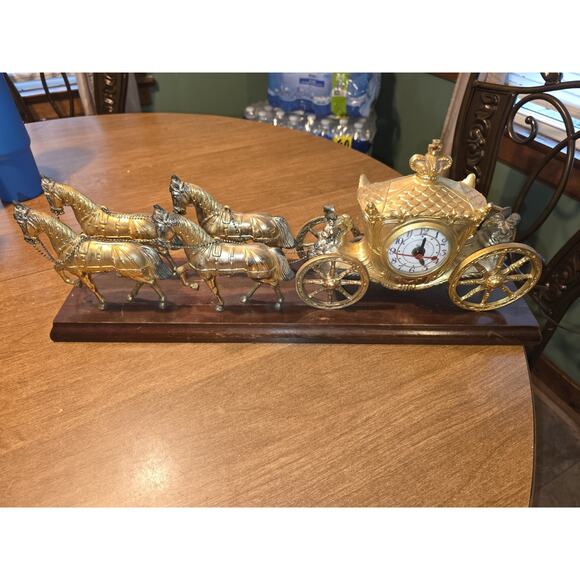 Vintage Antique United Clock Corp. Stagecoach Clock - Picture 1 of 10